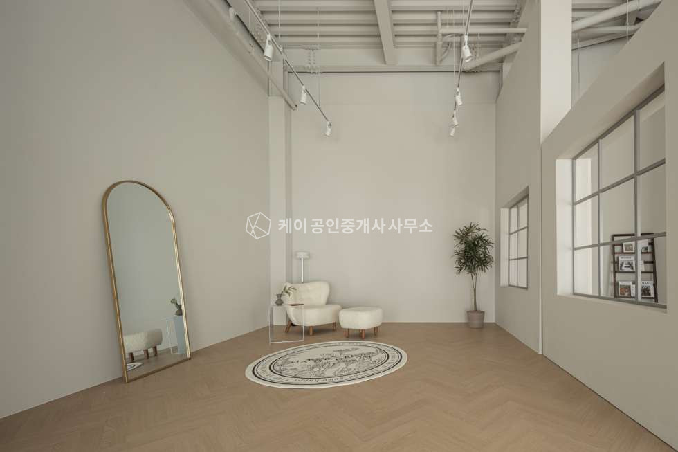 경기 고양일산서구 덕이동 3동 일산스튜디오,30평창고,화이트톤 인테리어 및 시설완비,경의중앙선/3호선인근,오피스시설추가임대가능 월세 매물번호 11592 사진 3