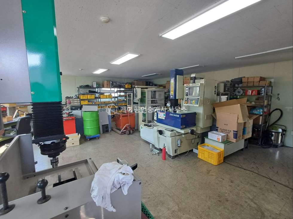 인천 남동구 고잔동 삼거리 코너 상가 공장, 공장 면적 230평, 식당 64평, 단독 마당, 화물 리프트 설치 매매 매물번호 11606 사진 7
