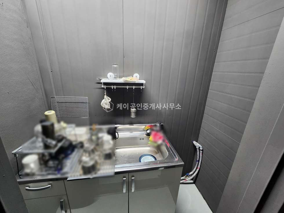 경기 파주시 탄현면 법흥리 파주 신축급 컨디션 공장, 연 185평, 내부사무실, 스튜디오 시설, 랙시설 완비, 모든 시설물 인수 또는 철거 가능, 단독마당 사용 월세 매물번호 11612 사진 11
