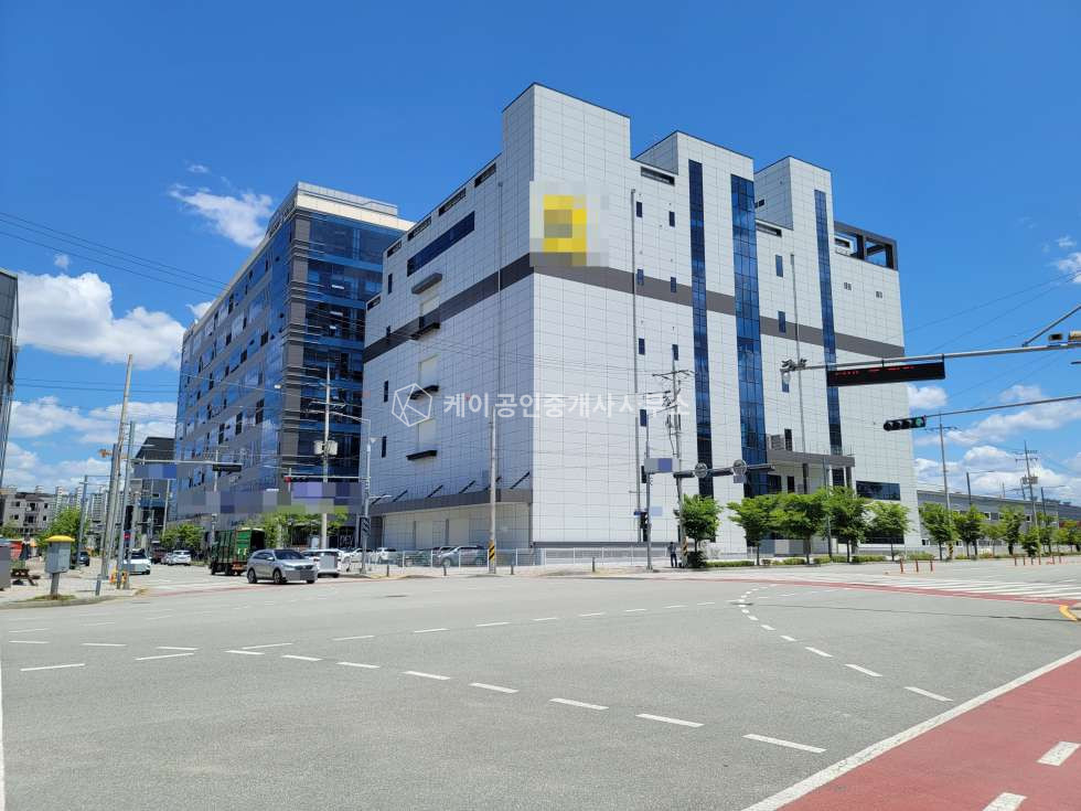 경기 평택시 진위면 갈곶리 1동 평택 진위2산단내 대로변, 연4,580평 공장, 수전용량990kw, 경부고속 오산ic 3km, 진위역 5분이내 매매 매물번호 10951 사진 1