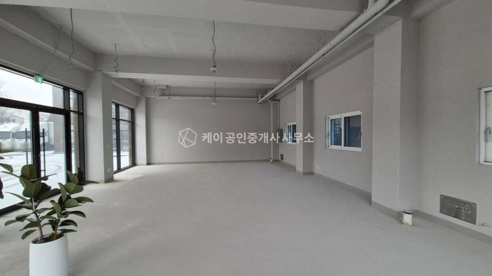 경기 파주시 조리읍 능안리 신축건물 60평/20평/30평 1층, 복층,홍보효과 좋은통유리,넉넉한주차공간, 월세 매물번호 11636 사진 4