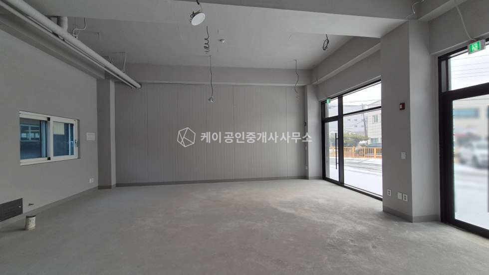 경기 파주시 조리읍 능안리 신축건물 60평/20평/30평 1층, 복층,홍보효과 좋은통유리,넉넉한주차공간, 월세 매물번호 11636 사진 16