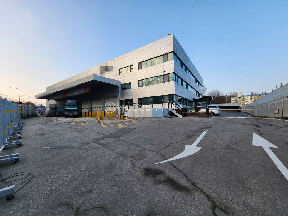 경기 파주시 파주읍 파주리 1동 파주 사옥형 대형물류창고 임대, 층고12m, 도크시설, 드라이브인 랙 등 물류시설 및 사무실 인테리어 모든 시설물 사용가능 월세 매물번호 11655 사진 1