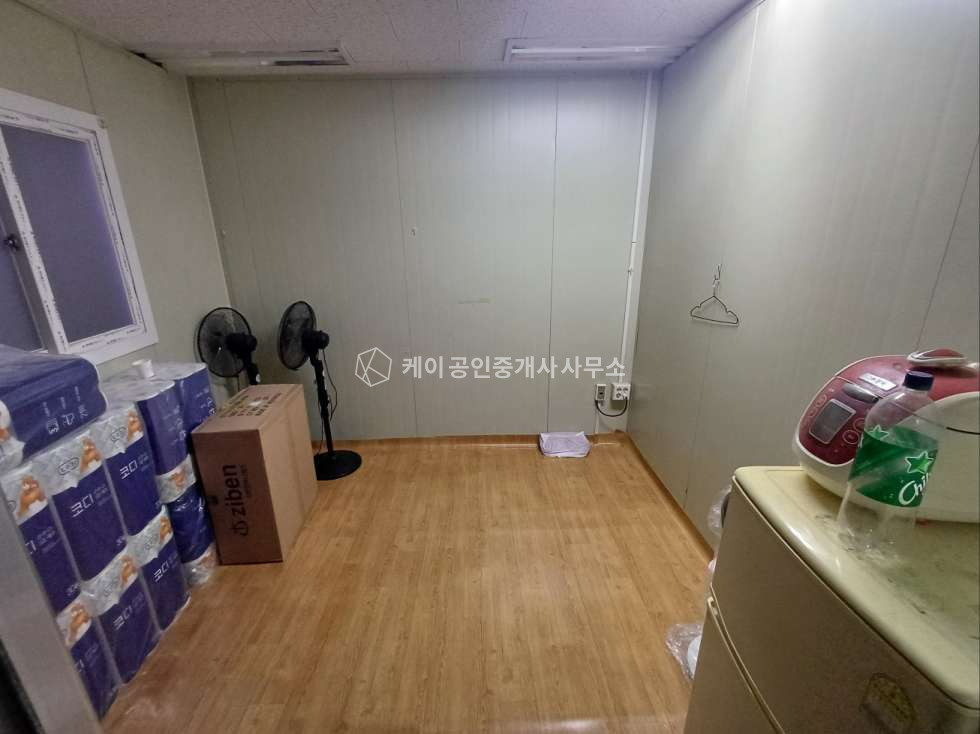인천 서해구 원창동 3거리 코너 대지 198평 단독 공장, 1층 공장, 2층 사무실 휴게실, 즉시 입주 가능(협의) 월세 매물번호 11485 사진 8