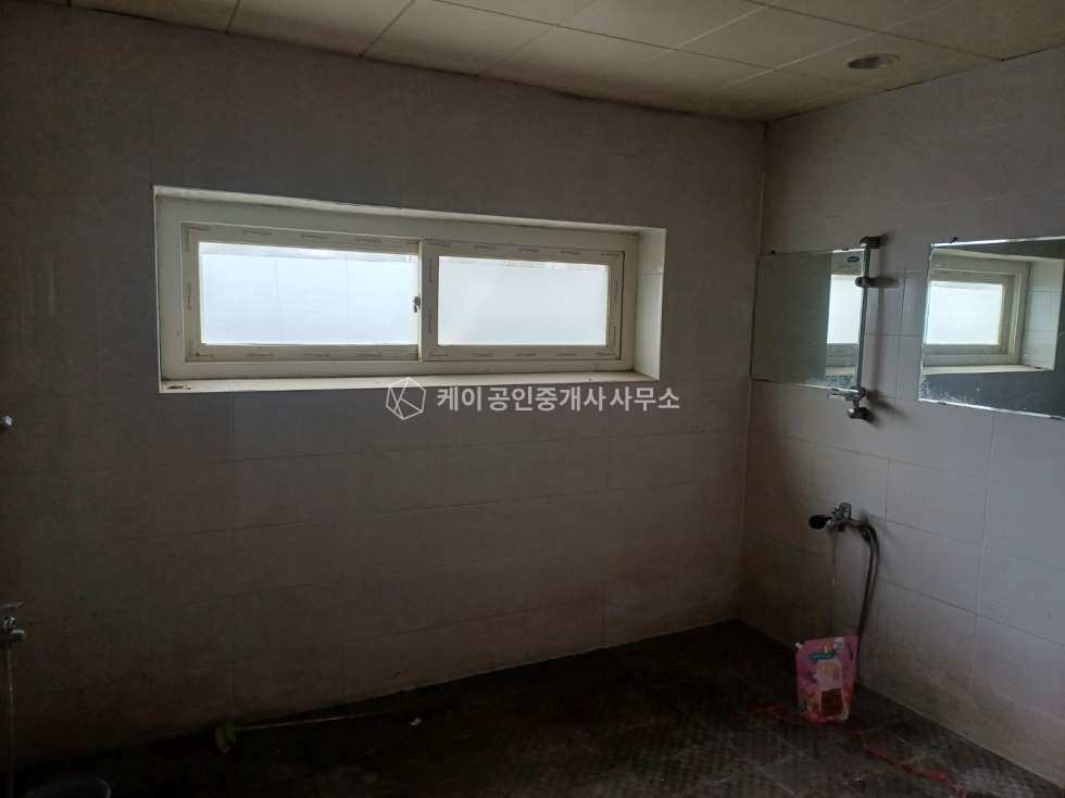 인천 제물포구 만석동 연면적 427평, 건축 389평, 단독 공장, 고전력 290kw, 내부 구분 화장실, 사무실, 만석부두 인근 월세 매물번호 11695 사진 14
