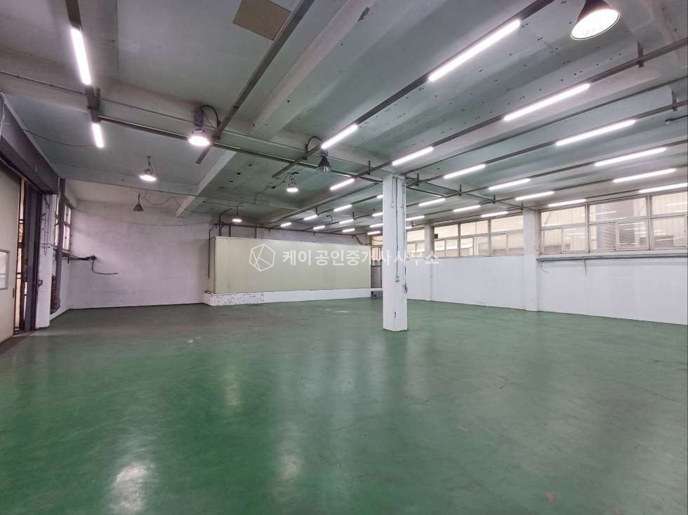 인천 남동구 고잔동 임대면적 260평, 바닥공사 깔끔한 공장, 층고 5m, 즉시 입주 가능 월세 매물번호 11703 사진 2