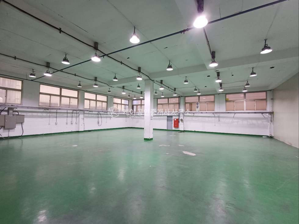 인천 남동구 고잔동 임대면적 260평, 바닥공사 깔끔한 공장, 층고 5m, 즉시 입주 가능 월세 매물번호 11703 사진 3