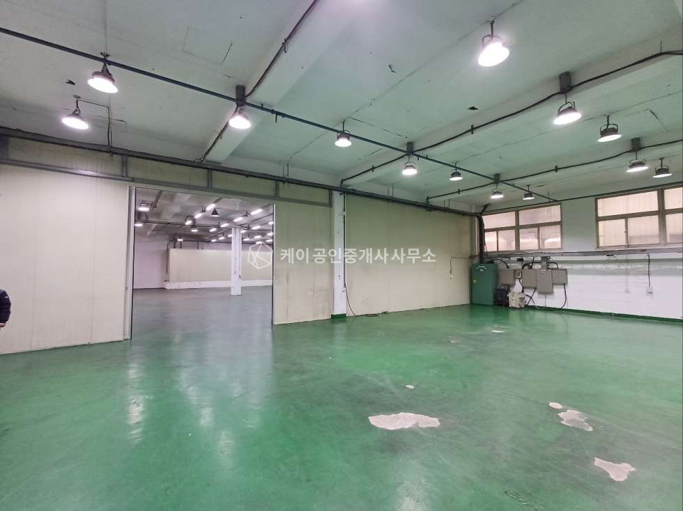 인천 남동구 고잔동 임대면적 260평, 바닥공사 깔끔한 공장, 층고 5m, 즉시 입주 가능 월세 매물번호 11703 사진 4
