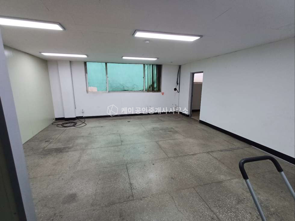 인천 남동구 고잔동 임대면적 260평, 바닥공사 깔끔한 공장, 층고 5m, 즉시 입주 가능 월세 매물번호 11703 사진 15