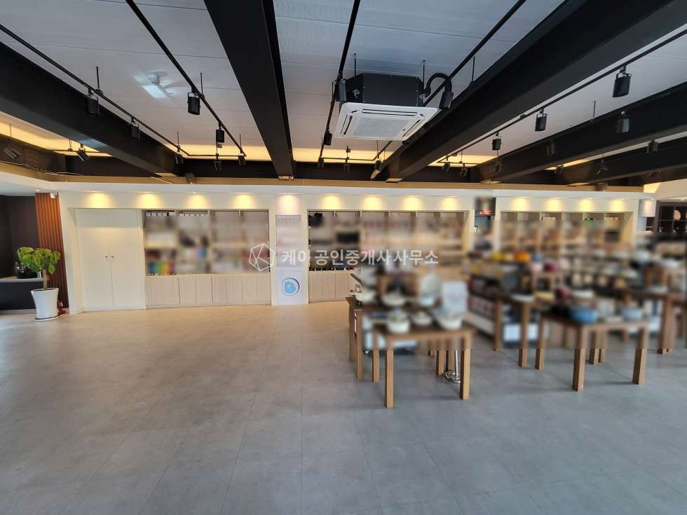 경기 파주시 상지석동 1동 파주 운정인근 약 96평 카페 인테리어 완비, 광고 노출 효과 좋은 카페, 전시 쇼룸 추천 월세 매물번호 11722 사진 6