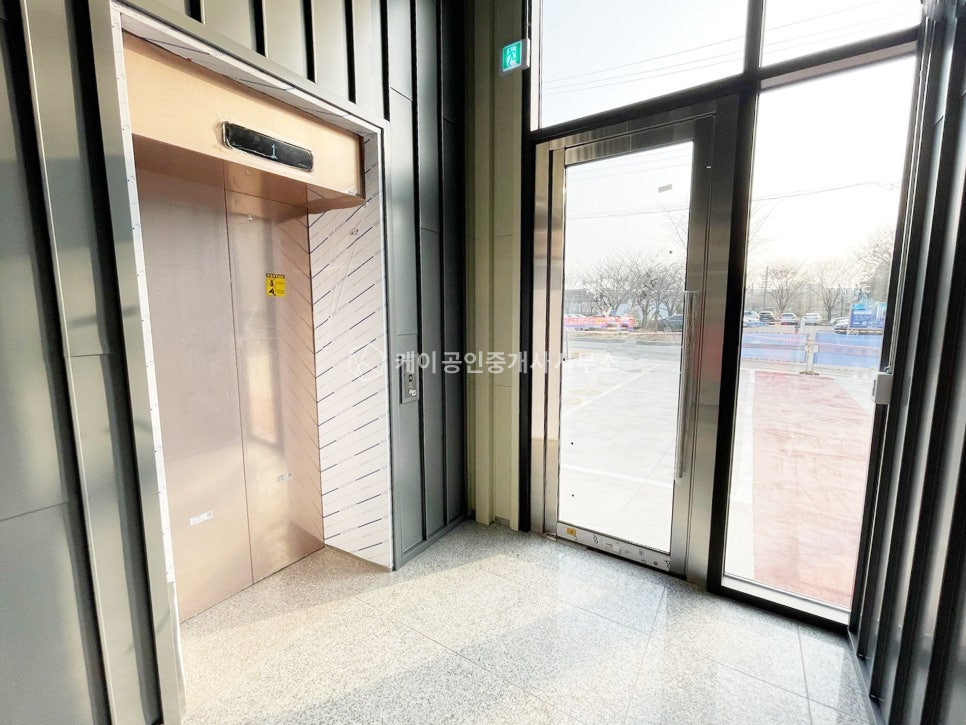 경기 고양덕양구 화전동 260평사옥형, 항공대입구역도보2분, 서울초근접,주차공간넉넉,현천IC9분 월세 매물번호 11817 사진 8
