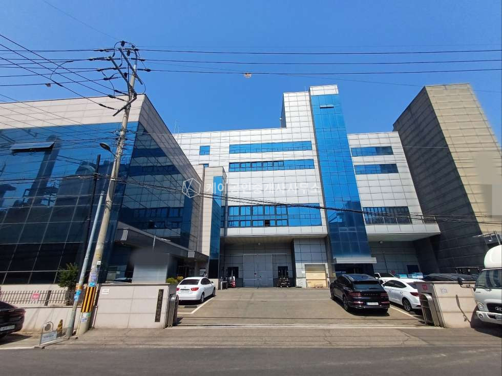 인천 남동구 고잔동 깔끔한 공장 사옥 매매, 대지 911평, 연면적 1835평, 고전력, 각층 호이스트, 화물엘리베이터 2기, 숙소, 휴게실 매매 매물번호 11871 사진 1