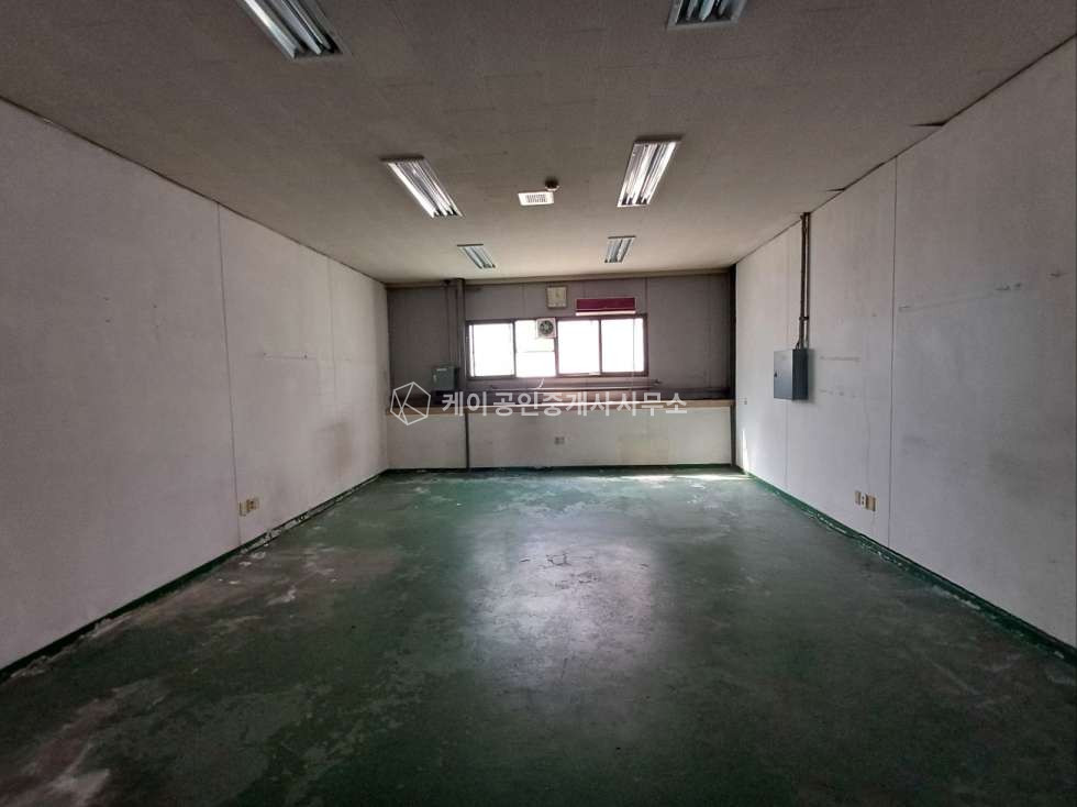 인천 남동구 고잔동 넓은 마당 공장 통 임대, 대지 910평, 연면적 636평, 6차선 대로변 위치, 트레일러 회차 가능 월세 매물번호 11874 사진 7