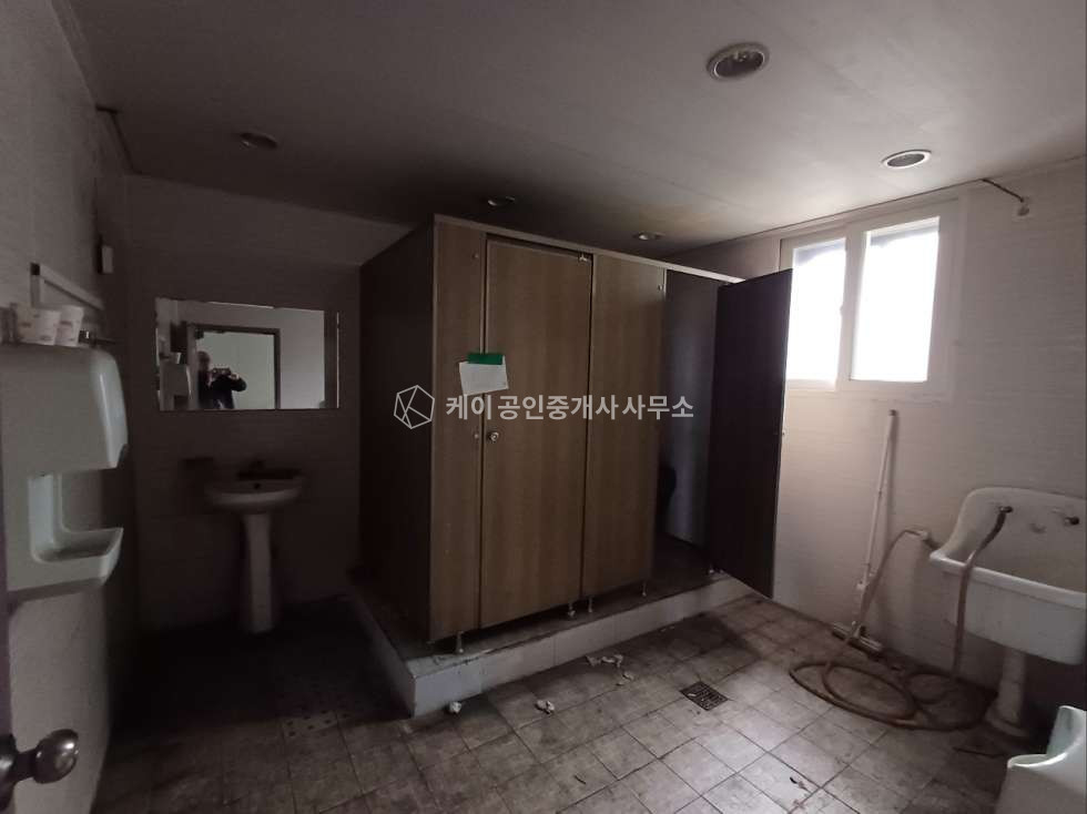 인천 남동구 고잔동 넓은 마당 공장 통 임대, 대지 910평, 연면적 636평, 6차선 대로변 위치, 트레일러 회차 가능 월세 매물번호 11874 사진 8