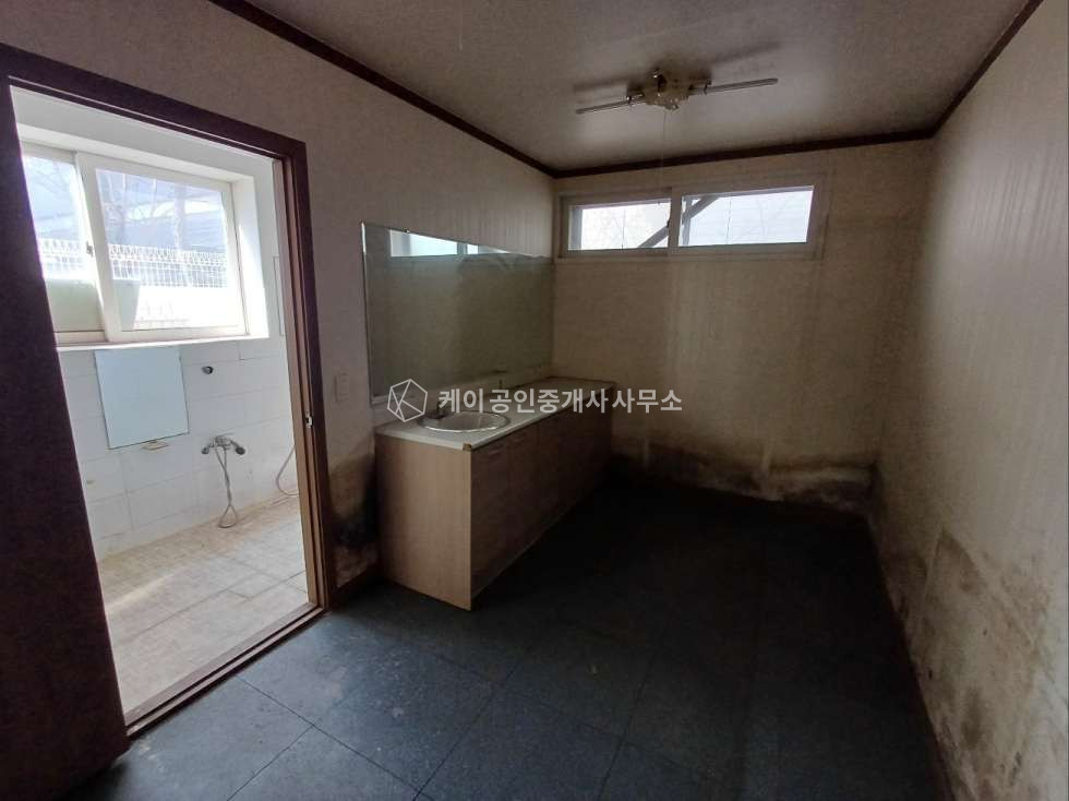 인천 남동구 고잔동 넓은 마당 공장 통 임대, 대지 910평, 연면적 636평, 6차선 대로변 위치, 트레일러 회차 가능 월세 매물번호 11874 사진 9