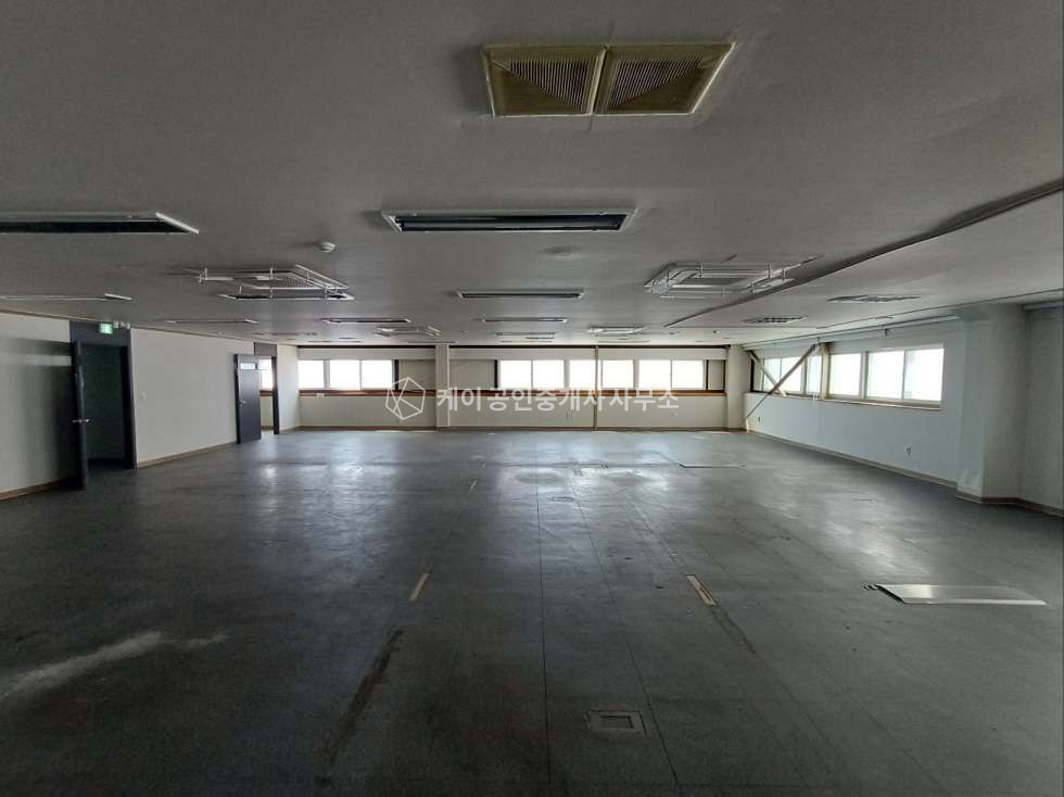 인천 남동구 고잔동 넓은 마당 공장 통 임대, 대지 910평, 연면적 636평, 6차선 대로변 위치, 트레일러 회차 가능 월세 매물번호 11874 사진 14