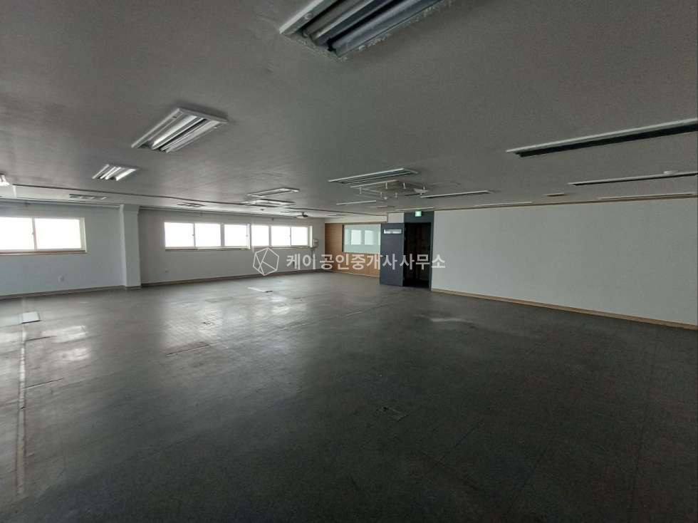 인천 남동구 고잔동 넓은 마당 공장 통 임대, 대지 910평, 연면적 636평, 6차선 대로변 위치, 트레일러 회차 가능 월세 매물번호 11874 사진 15
