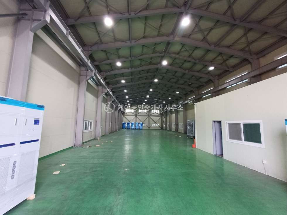 인천 서해구 원창동 C동 북항 인근, 230평 창고 공장, 사무실, 샤워실, 트레일러 내부 진입 가능 월세 매물번호 11880 사진 3
