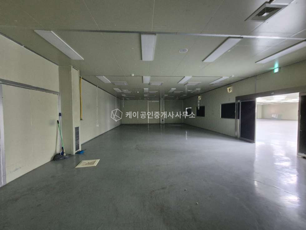경기 양주시 남면 신산리 600평 1층 통임대, 넓은공동마당,오수직관,클린시설,대형차량,서양주IC14분 월세 매물번호 11902 사진 3