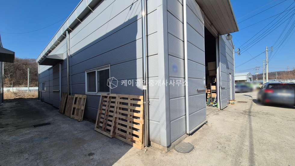 경기 고양덕양구 대자동 B동 덕양구 60평 창고, 넓은마당, 내부화장실,대형차량진입가능, 통일로IC2분,삼송역인근 월세 매물번호 11575 사진 1