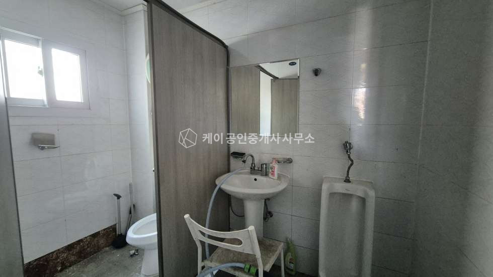 경기 고양덕양구 대자동 B동 덕양구 60평 창고, 넓은마당, 내부화장실,대형차량진입가능, 통일로IC2분,삼송역인근 월세 매물번호 11575 사진 3