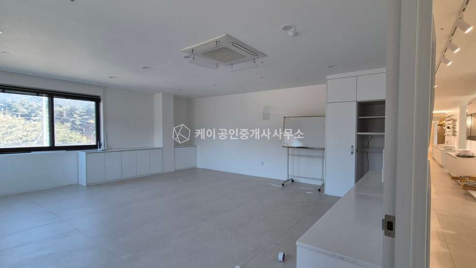 경기 고양덕양구 원흥동 4차선 도로접, 450평 사옥,성사IC 4분, 대형차량진입가능, 내부사무실,화장실 월세 매물번호 11546 사진 5