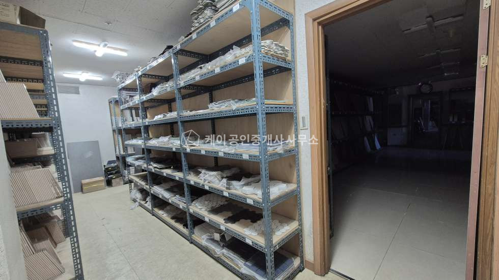 경기 고양덕양구 원흥동 4차선 도로접, 450평 사옥,성사IC 4분, 대형차량진입가능, 내부사무실,화장실 월세 매물번호 11546 사진 8