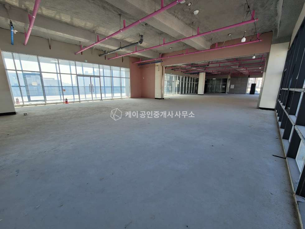 경기 파주시 목동동 골든에셋타워동 환상적인 탑층 야외테라스 200평, 통유리 광고효과 대형실내 190평, 넉넉한 광폭주차장, 홈플러스 상권 월세 매물번호 10579 사진 6