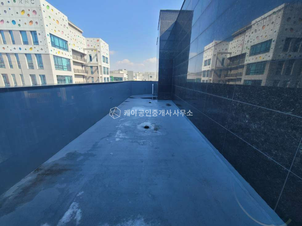경기 파주시 목동동 골든에셋타워동 환상적인 탑층 야외테라스 200평, 통유리 광고효과 대형실내 190평, 넉넉한 광폭주차장, 홈플러스 상권 월세 매물번호 10579 사진 10