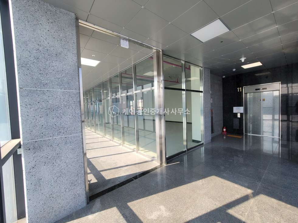 경기 파주시 목동동 골든에셋타워동 환상적인 탑층 야외테라스 200평, 통유리 광고효과 대형실내 190평, 넉넉한 광폭주차장, 홈플러스 상권 월세 매물번호 10579 사진 16
