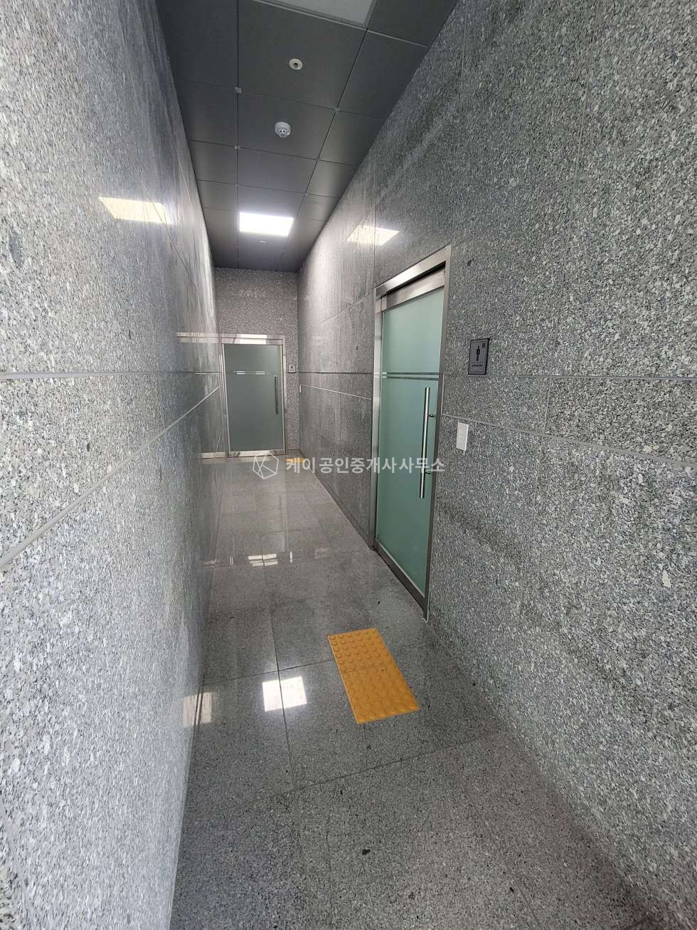 경기 파주시 목동동 골든에셋타워동 환상적인 탑층 야외테라스 200평, 통유리 광고효과 대형실내 190평, 넉넉한 광폭주차장, 홈플러스 상권 월세 매물번호 10579 사진 17