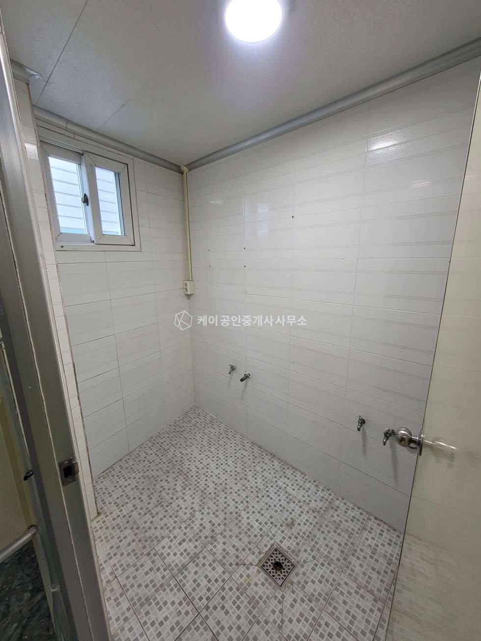 경기 고양일산서구 구산동 산남ic 2분, 구산동 실평55평, 저렴한 2종근생 , 매우깨끗한 실내컨디션, 남녀구분화장실,샤워실 월세 매물번호 10653 사진 6