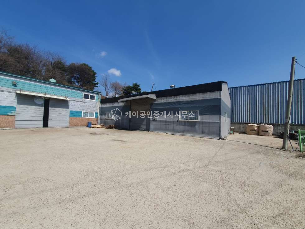 경기 김포시 양촌읍 학운리 공장 급매! 넓은 단독마당, 가설 포함 실 사용면적 약 400평 매매 매물번호 11955 사진 2