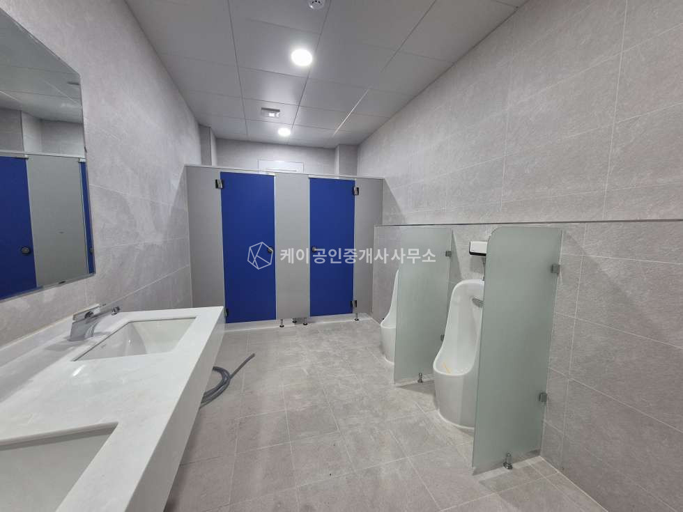 경기 양주시 남면 *동 약570평,층고14m, 중간기둥x, 40ft추레라,내부구분화장실,사무실,은현IC 8분,동두천중앙역10분 월세 매물번호 11903 사진 2