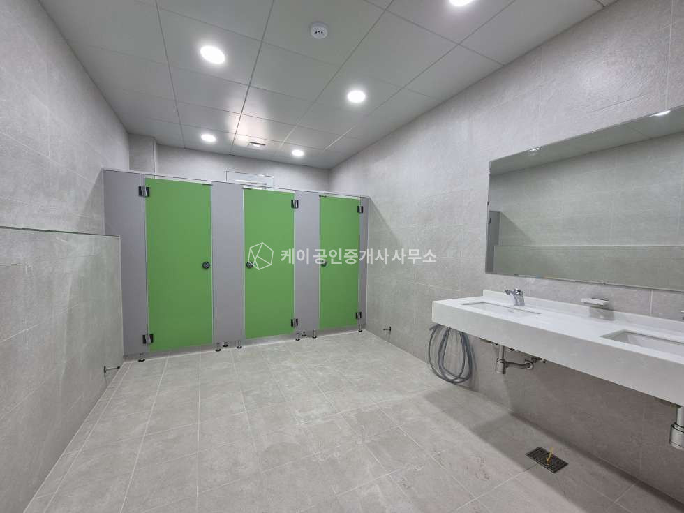 경기 양주시 남면 *동 약570평,층고14m, 중간기둥x, 40ft추레라,내부구분화장실,사무실,은현IC 8분,동두천중앙역10분 월세 매물번호 11903 사진 3