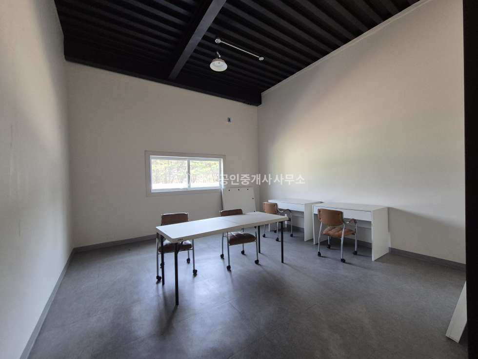 경기 양주시 남면 *동 약570평,층고14m, 중간기둥x, 40ft추레라,내부구분화장실,사무실,은현IC 8분,동두천중앙역10분 월세 매물번호 11903 사진 4