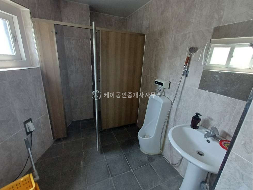 경기 안산단원구 화정동 주차 널널한 공장 창고, 대지 253평, 연면적 287평, 컨베이어 밸트 1,2층 연결 매매 매물번호 11967 사진 7