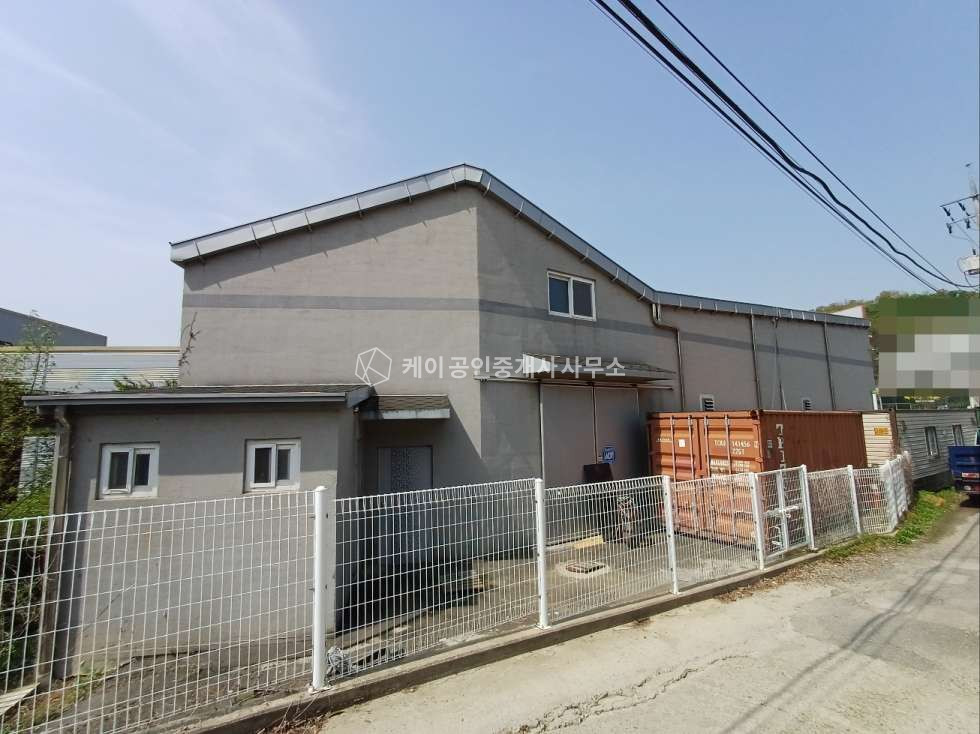 경기 시흥시 군자동 대로변 창고, 마당 매우 넓음. 트레일러 진출입 원활, 내부 복층 매매 매물번호 11973 사진 4