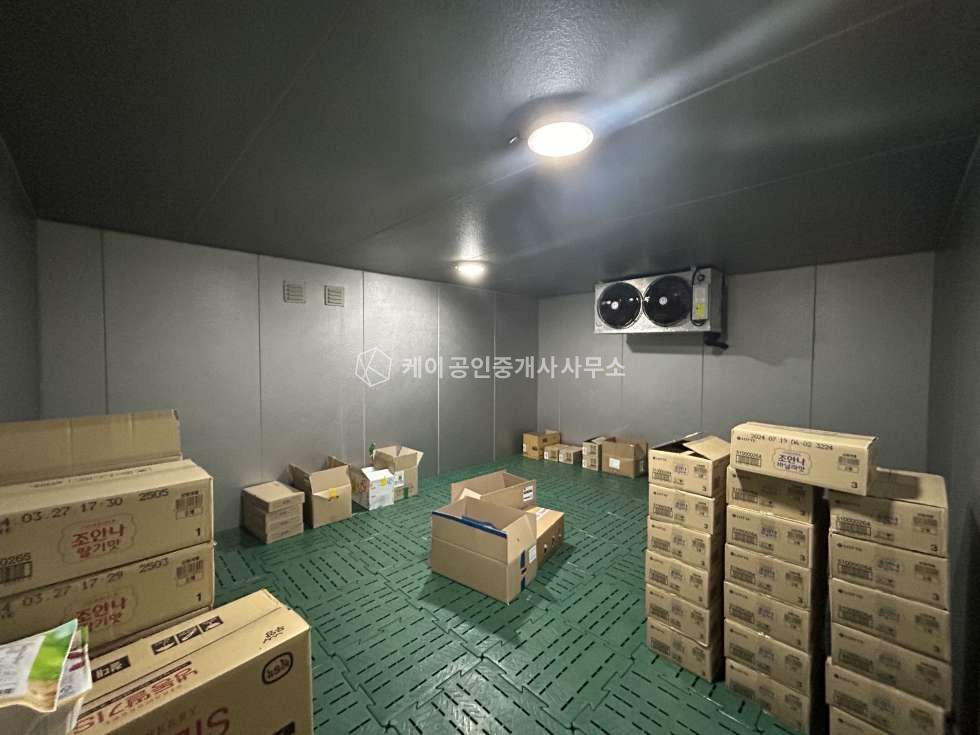 경기 고양일산서구 덕이동 1동 덕이동 삽다리 IC 인접, 대형 물류창고, 연342평, 내부사무실O, 대중교통 이용가능 월세 매물번호 11285 사진 11