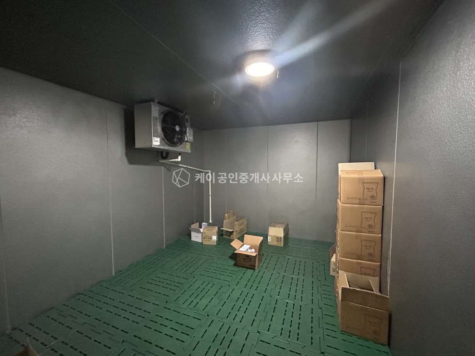 경기 고양일산서구 덕이동 1동 덕이동 삽다리 IC 인접, 대형 물류창고, 연342평, 내부사무실O, 대중교통 이용가능 월세 매물번호 11285 사진 12