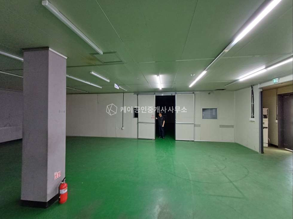 경기 안산단원구 원시동 B동 임대면적 370평, 1층 준클린룸 설치, 화물리프트 연결, 넓은 마당 월세 매물번호 12053 사진 6