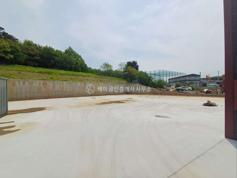 경기 김포시 월곶면 갈산리 대지 978평, 건축 120평+가설300평, 25년 5월 준공 예정, 창고 및 근생 시설, 도로변 접함 매매 매물번호 12060 사진 5