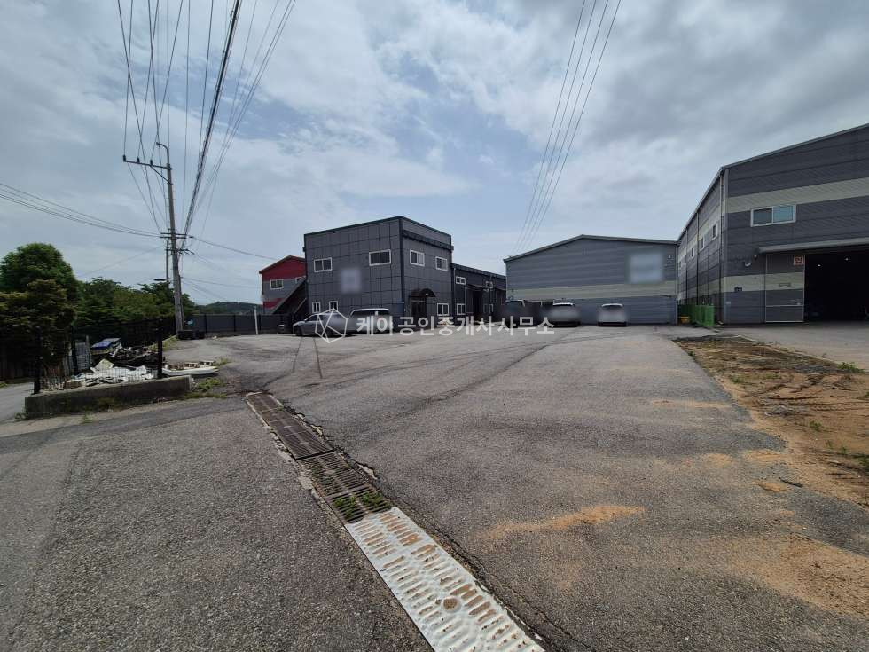 경기 고양일산동구 문봉동 사무실포함 211평, 대형마당, 40ft추레라, 사리현IC10분, 깨끗하게 관리잘된 창고 월세 매물번호 12087 사진 2