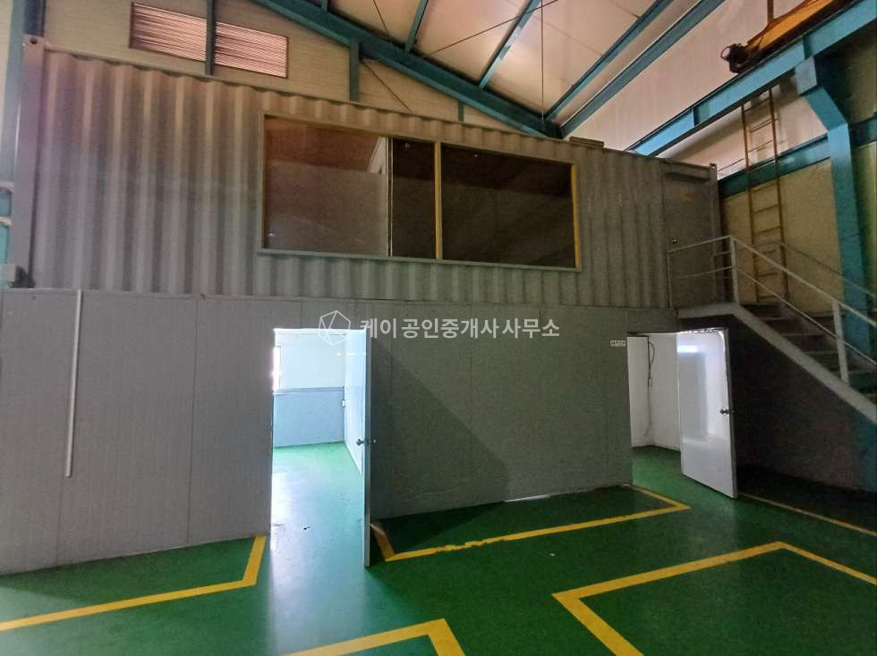 경기 시흥시 정왕동 D동 시화공단 대로변 ,임대면적 162평, 호이스트 5톤, 내부 사무실,화장실, 월세 매물번호 12093 사진 5