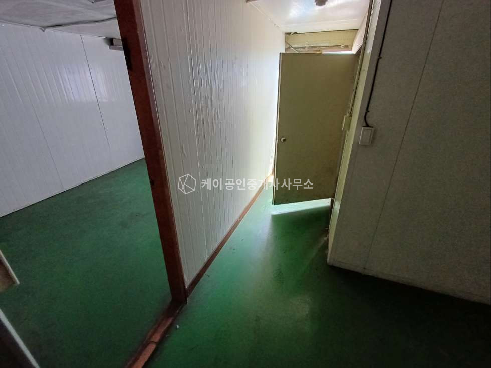 경기 시흥시 정왕동 D동 시화공단 대로변 ,임대면적 162평, 호이스트 5톤, 내부 사무실,화장실, 월세 매물번호 12093 사진 7