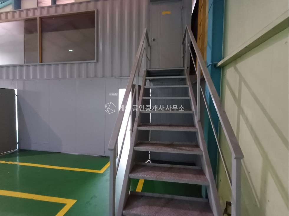 경기 시흥시 정왕동 D동 시화공단 대로변 ,임대면적 162평, 호이스트 5톤, 내부 사무실,화장실, 월세 매물번호 12093 사진 10