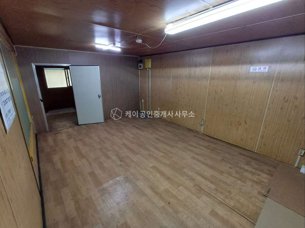 경기 시흥시 정왕동 D동 시화공단 대로변 ,임대면적 162평, 호이스트 5톤, 내부 사무실,화장실, 월세 매물번호 12093 사진 11