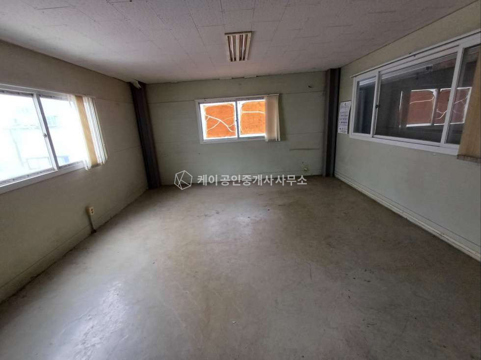 경기 시흥시 정왕동 가동 시화공단 내, 임대면적 200평, 호이스트 5톤 더블, 150kw, 사무실 별도 (20평) 월세 매물번호 12095 사진 10