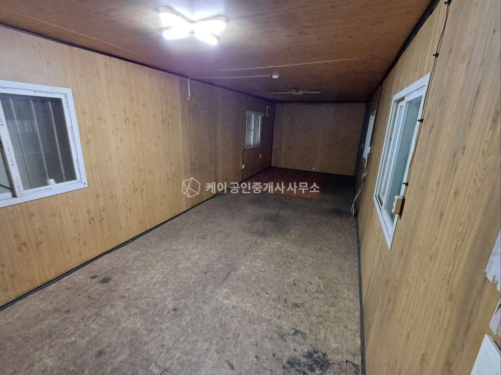 경기 시흥시 정왕동 A동 정왕천 인근 150평 공장, 넓은 마당 공동 사용, 호이스트 5톤, 트레일러 진출입 가능 월세 매물번호 12096 사진 9