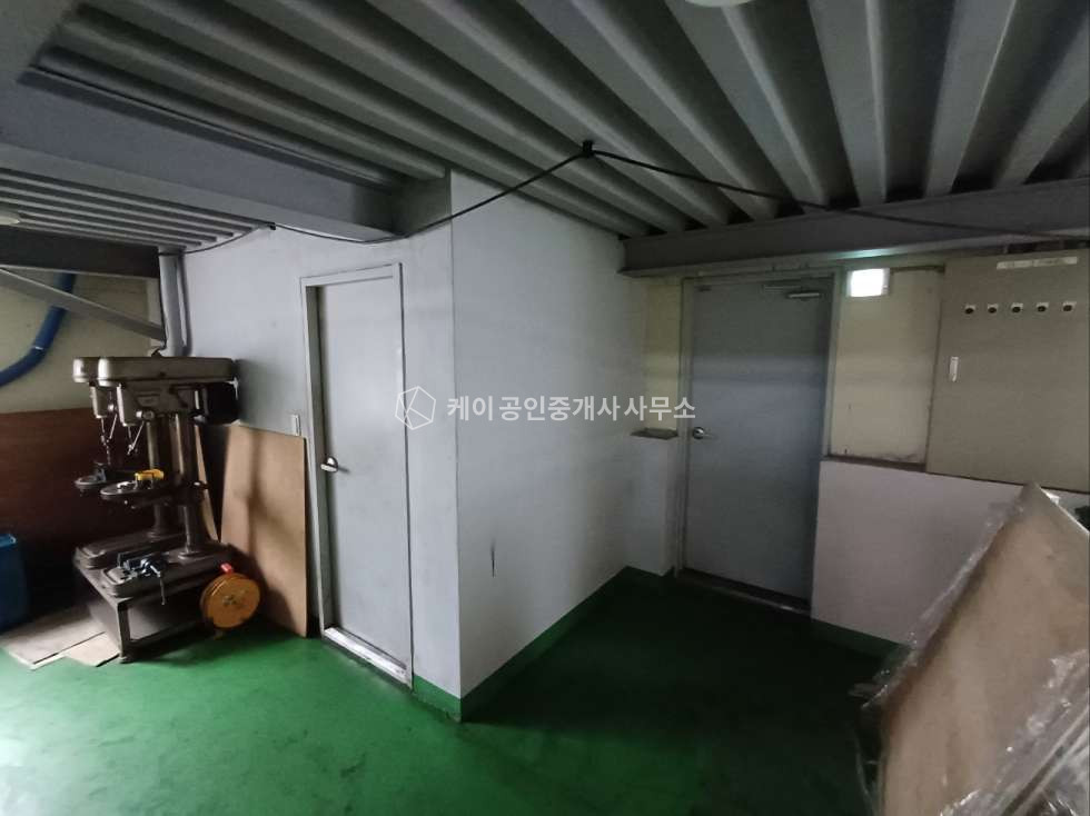 경기 안산단원구 성곡동 가동 남안산ic 1km 이내, 임대면적 180평, 깔끔한 공장, 호이스트 5톤, 사무실 별도 월세 매물번호 12097 사진 6
